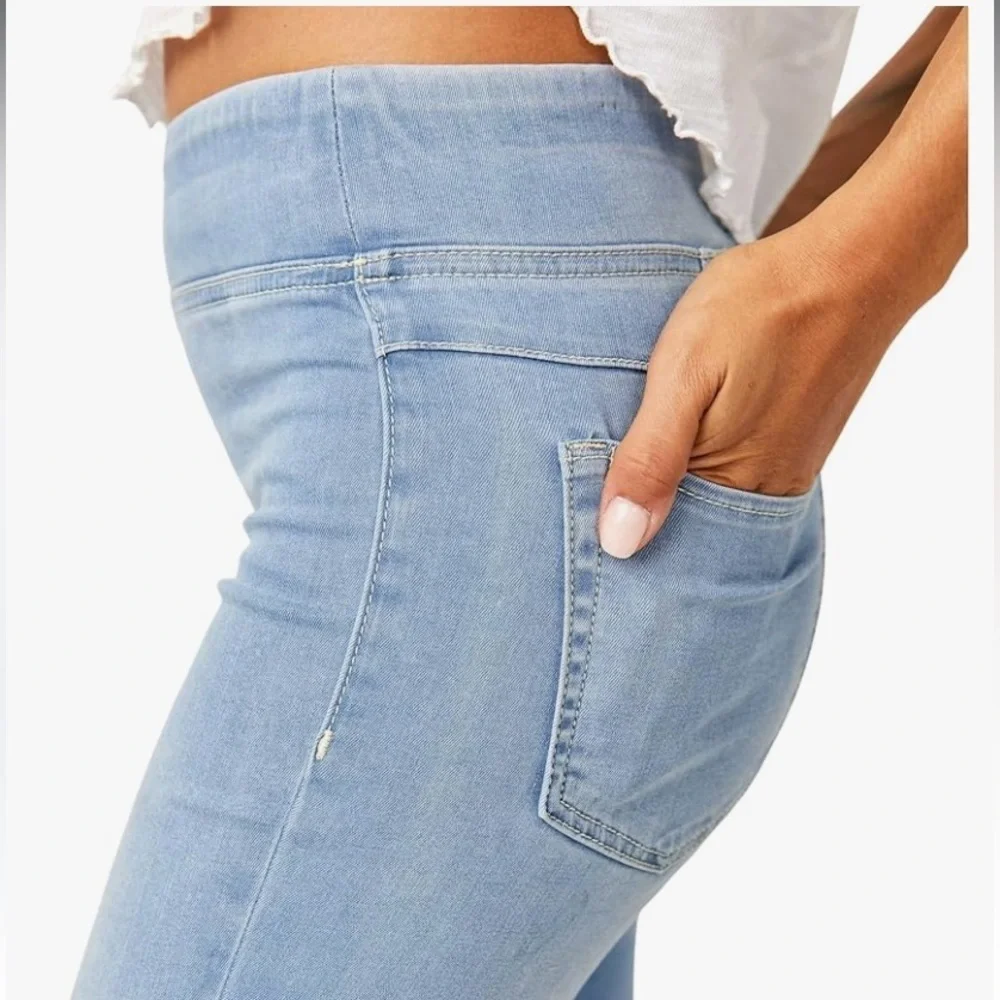 We The Free In My Feelings Cropped Slim Flare Light Wash Jeans Women's Size M - Picture 3 of 8